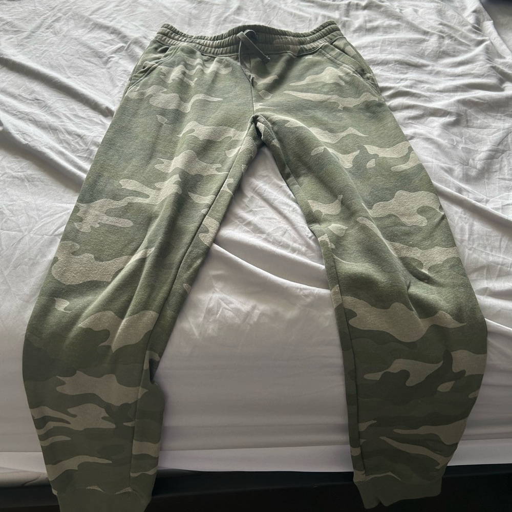 ||Old Navy||Green Camo Joggers||Youth/Kids||